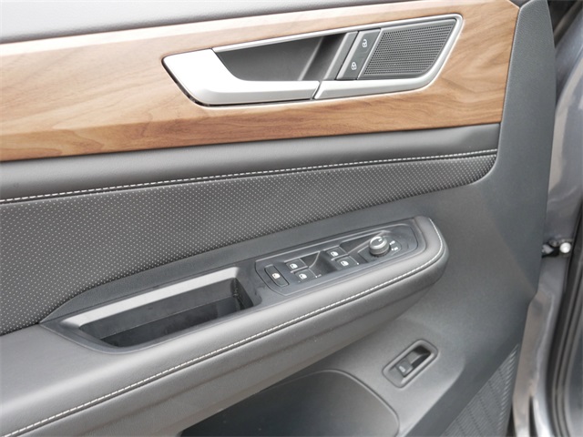 2025 Volkswagen Atlas SE Technology photo 16