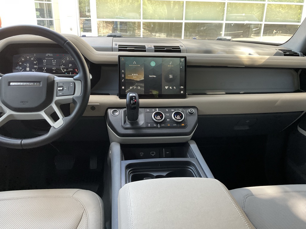 2022 Land Rover Defender 110 S photo 13