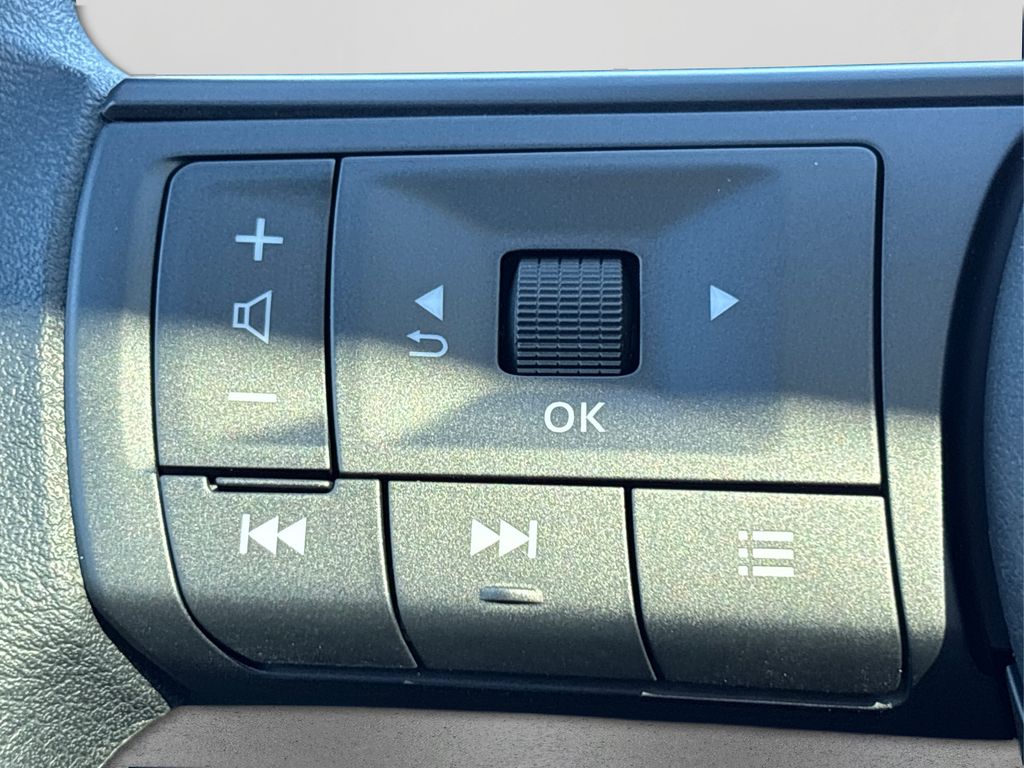 2025 Nissan Kicks SV photo 10
