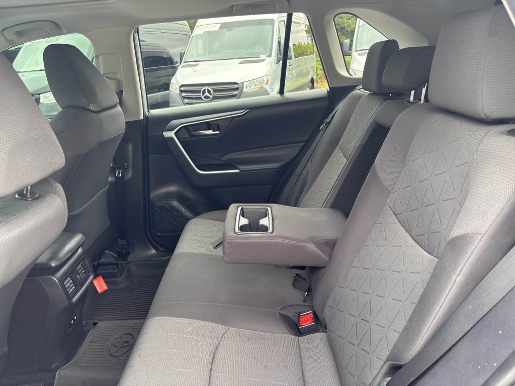 2020 Toyota RAV4 XLE photo 15
