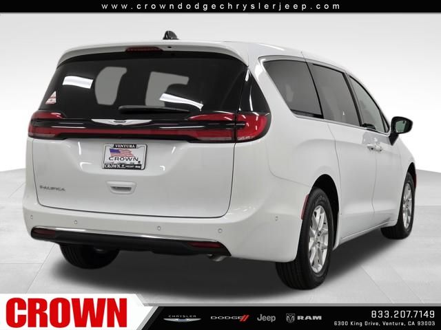 2025 Chrysler Pacifica photo 4