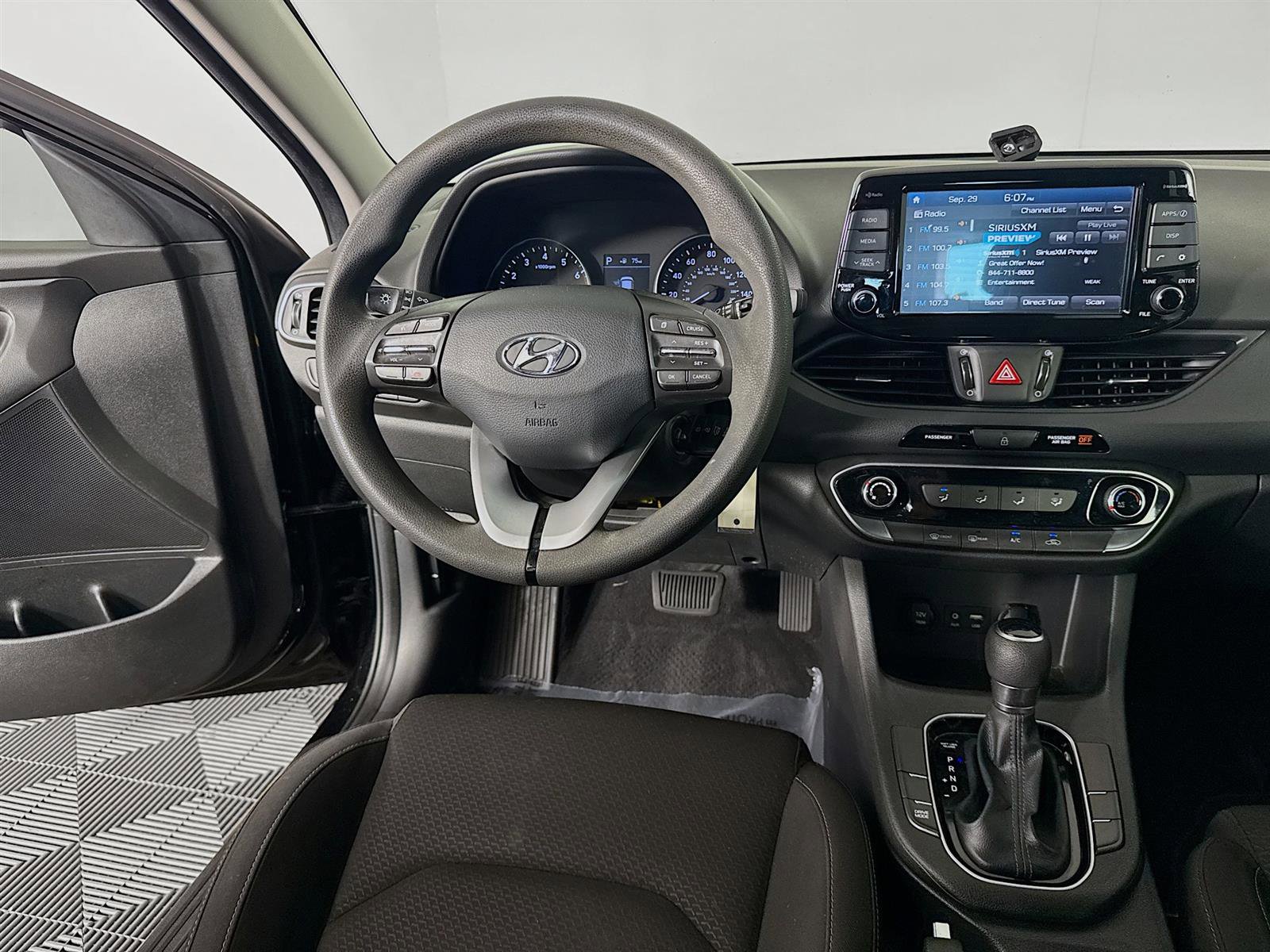 2020 Hyundai Elantra GT Base photo 21