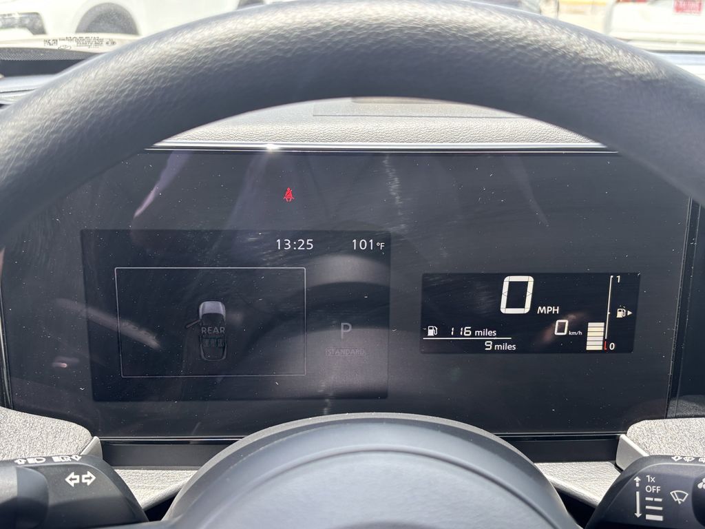 2025 Nissan Kicks SV photo 11