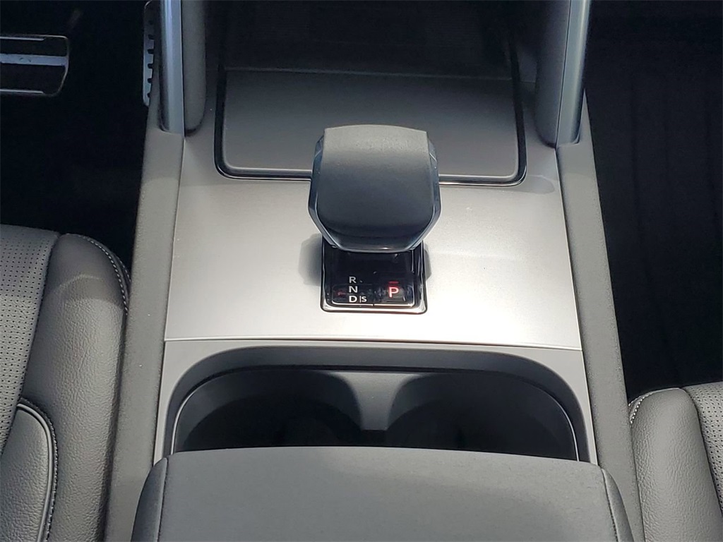 2025 Land Rover Discovery Sport SE photo 16