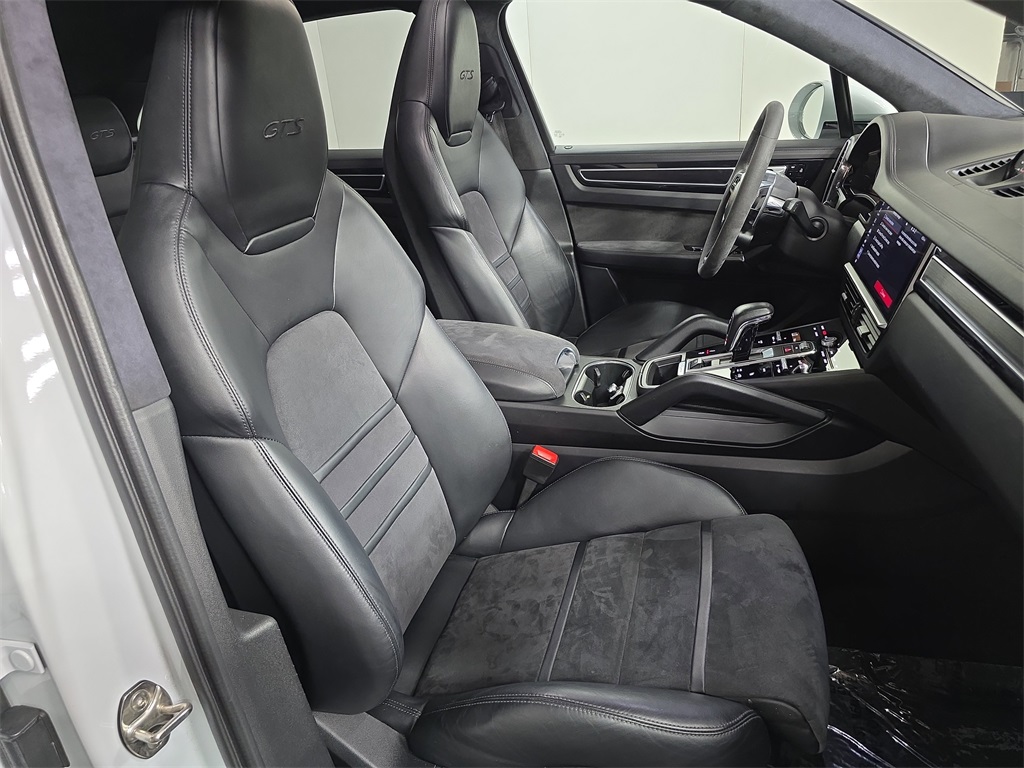 2021 Porsche Cayenne GTS photo 23