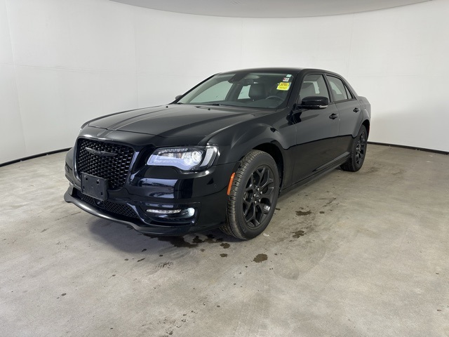 2023 Chrysler 300 Touring L photo 11