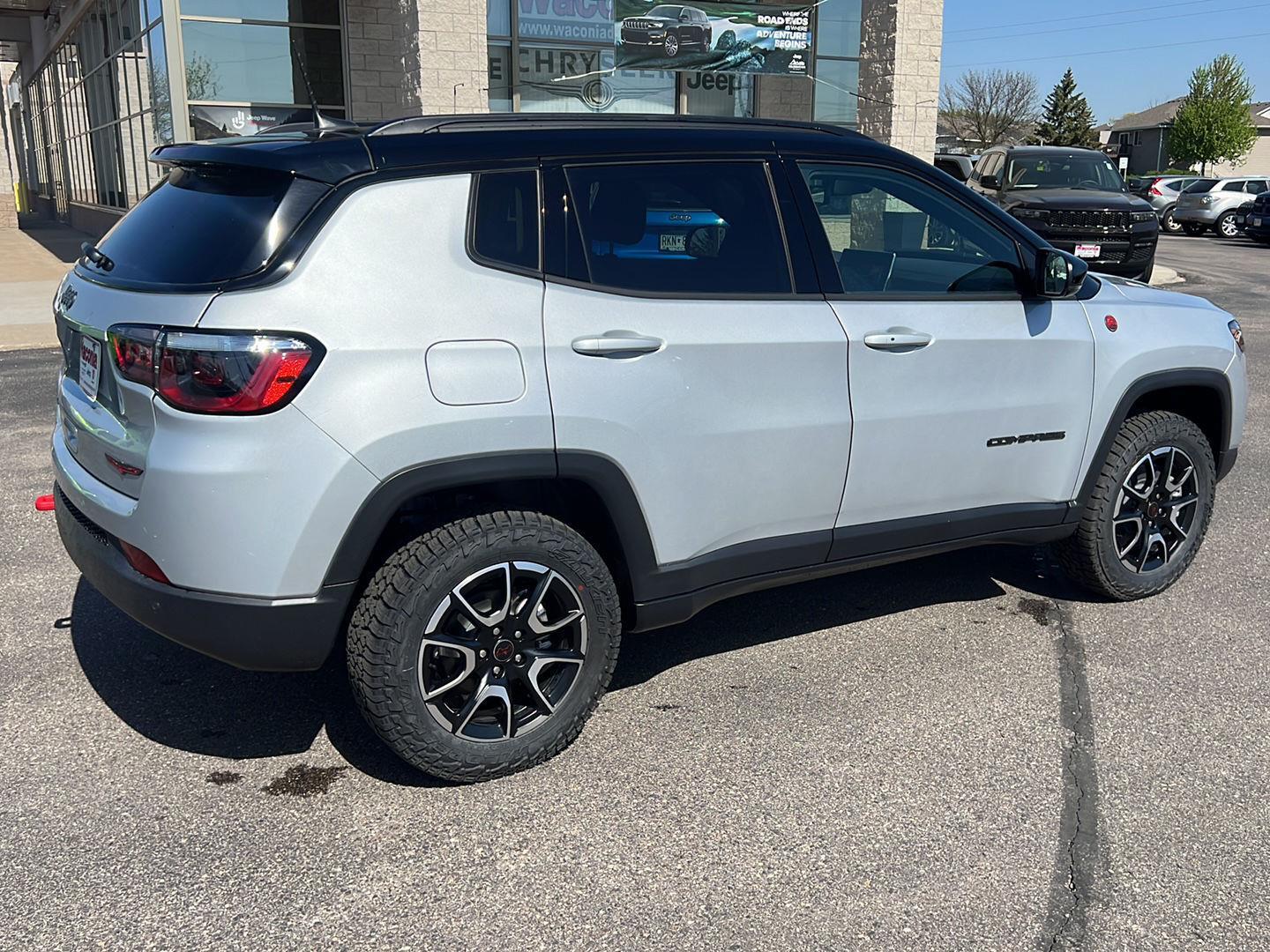 2025 Jeep Compass Trailhawk photo 7