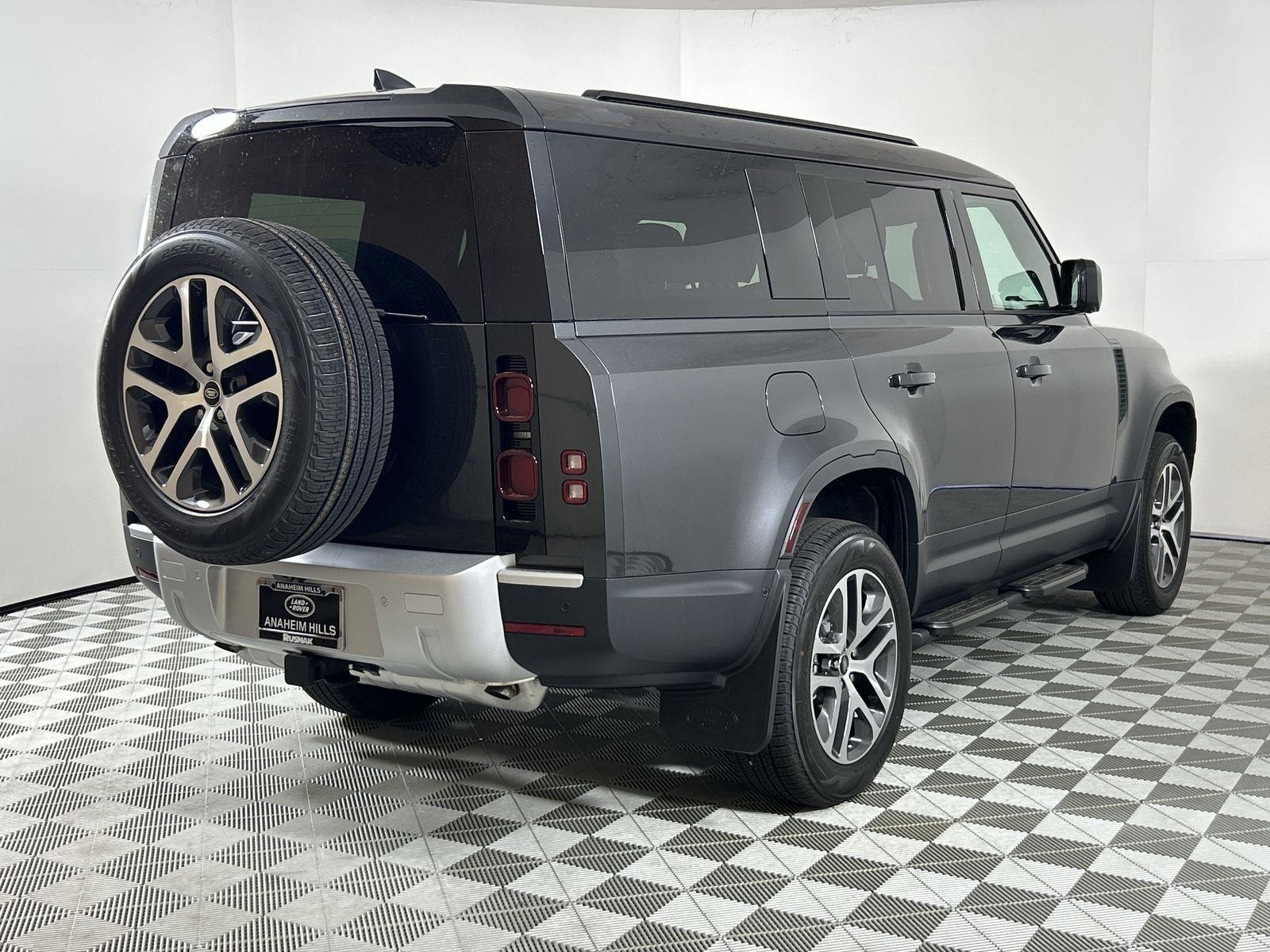 2025 Land Rover Defender 130 S photo 5