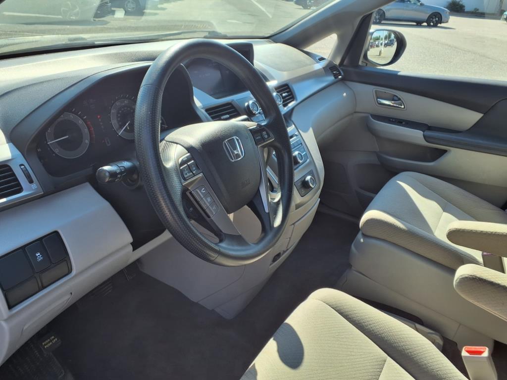 2016 Honda Odyssey LX photo 11