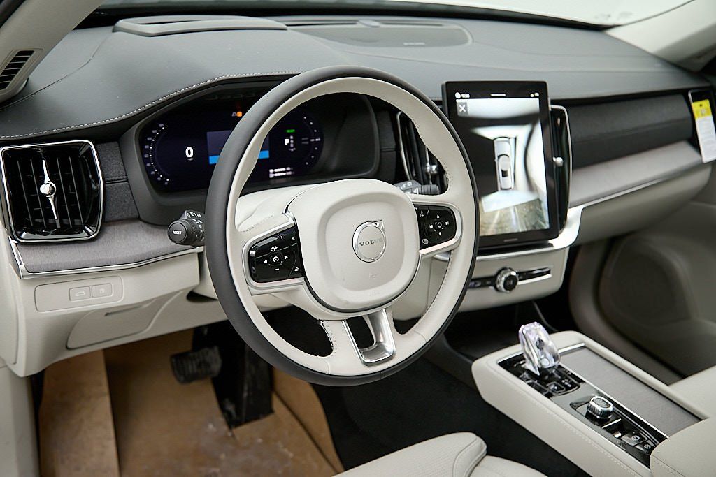 2026 VOLVO XC90 - Image 12