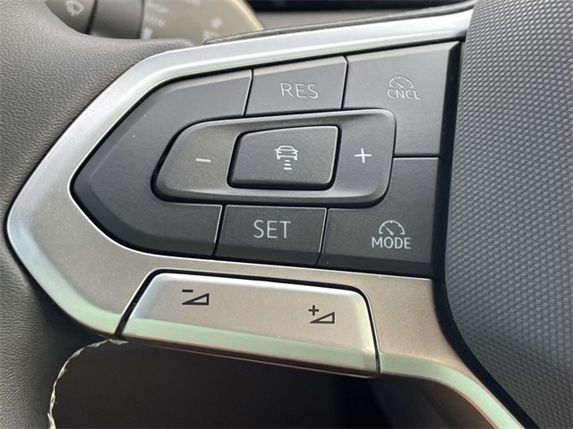 2025 Volkswagen Tiguan SE photo 17