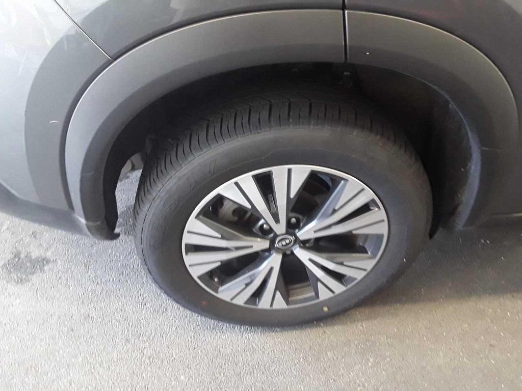 2023 Nissan Rogue SV photo 3