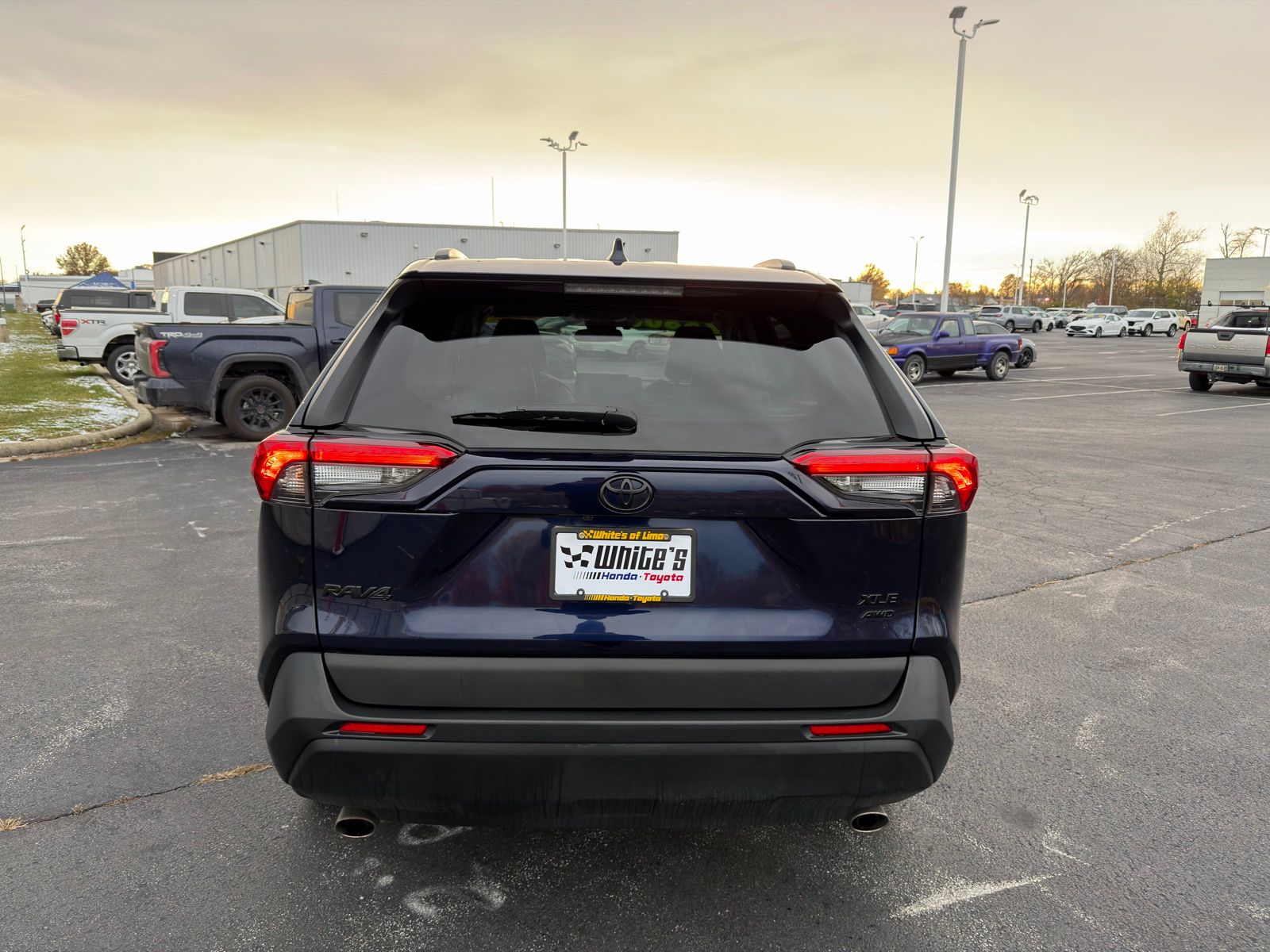 2022 Toyota RAV4 XLE Premium photo 3