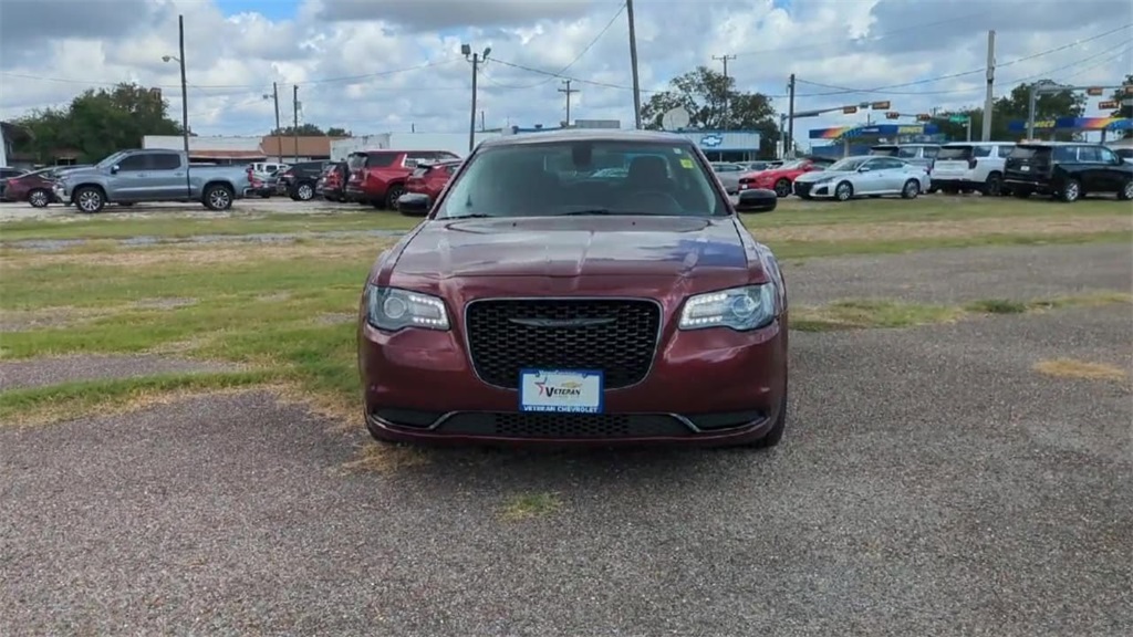 2022 Chrysler 300 Touring photo 3
