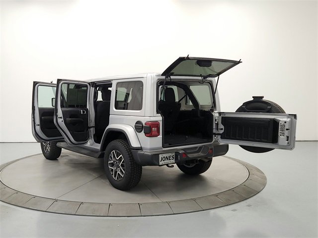 2024 Jeep Wrangler Sahara photo 13