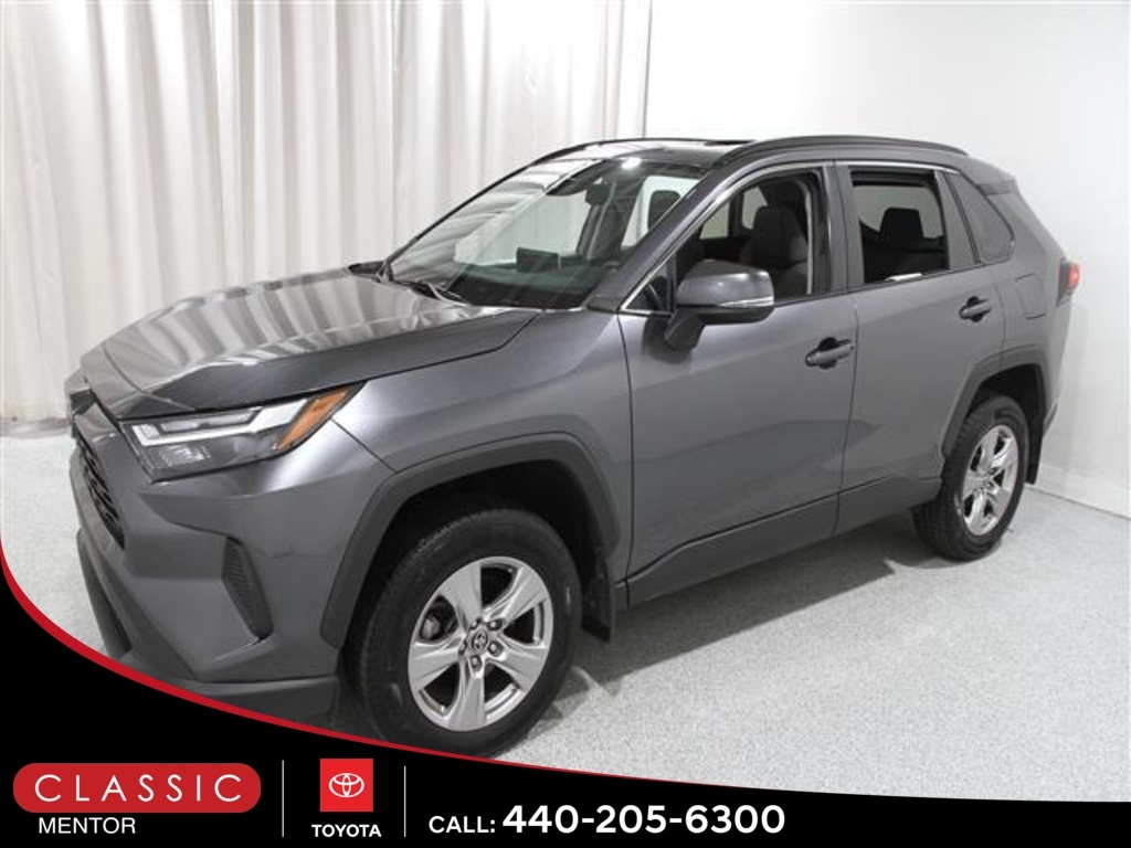 2022 Toyota RAV4 XLE photo 3