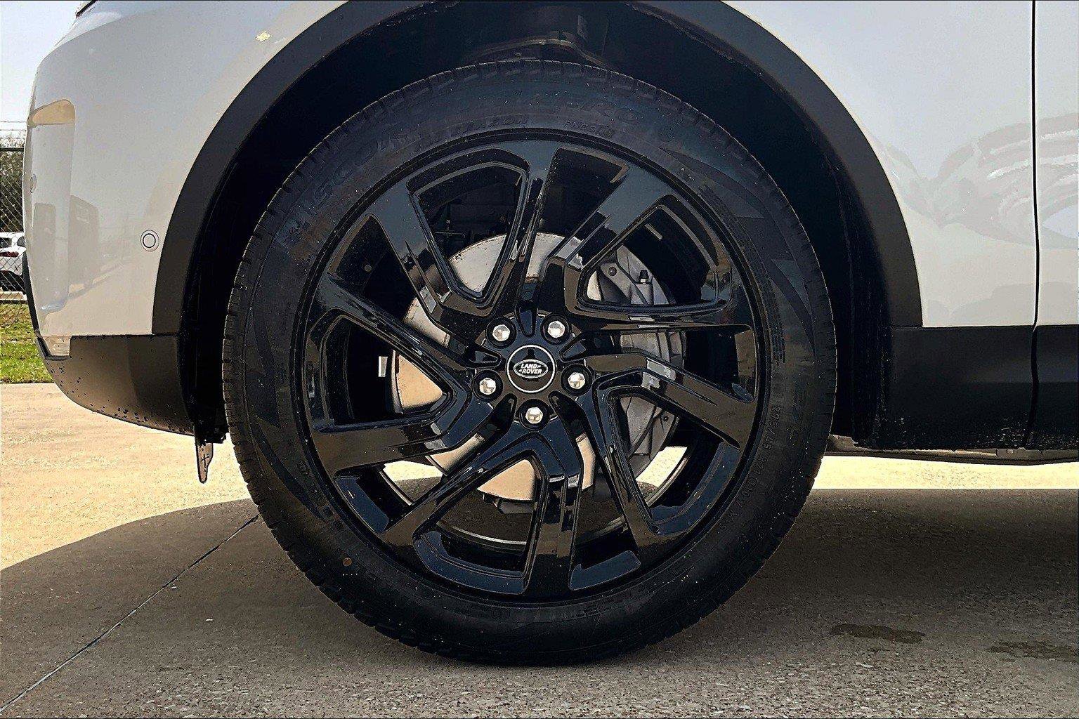 2025 Land Rover Discovery S photo 9