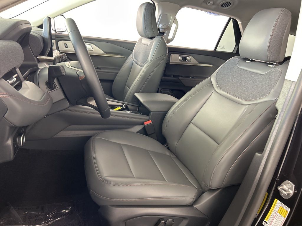 2025 Ford Explorer photo 20