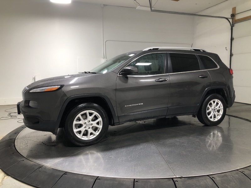 2018 Jeep Cherokee Latitude photo 2