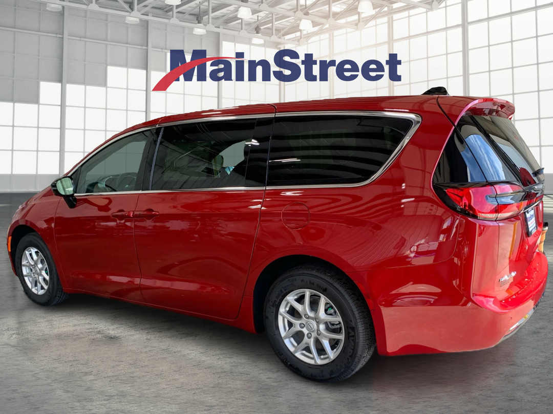 2026 Chrysler Pacifica photo 3