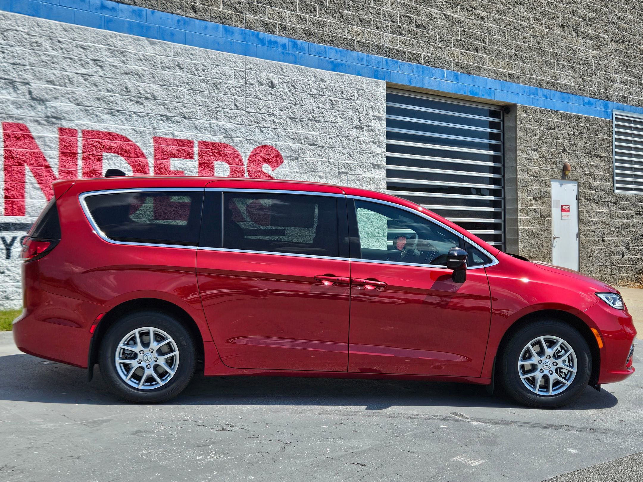 2026 Chrysler Pacifica photo 8