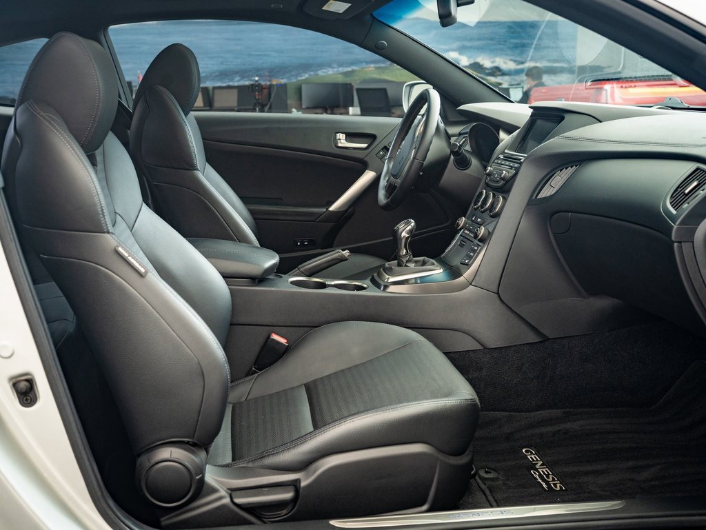 2013 Hyundai Genesis Coupe 3.8 Track photo 20