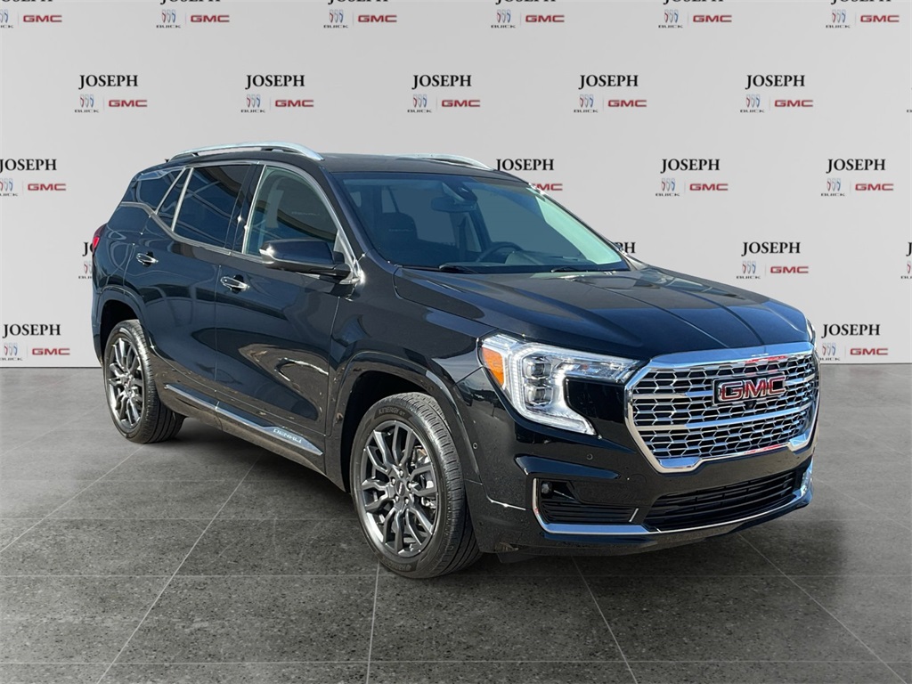2023 GMC Terrain Denali's photo