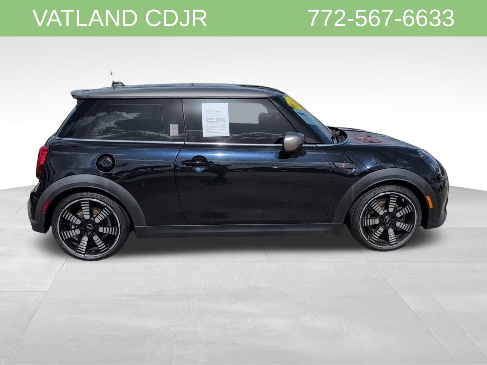 2022 Mini Cooper S Iconic photo 3