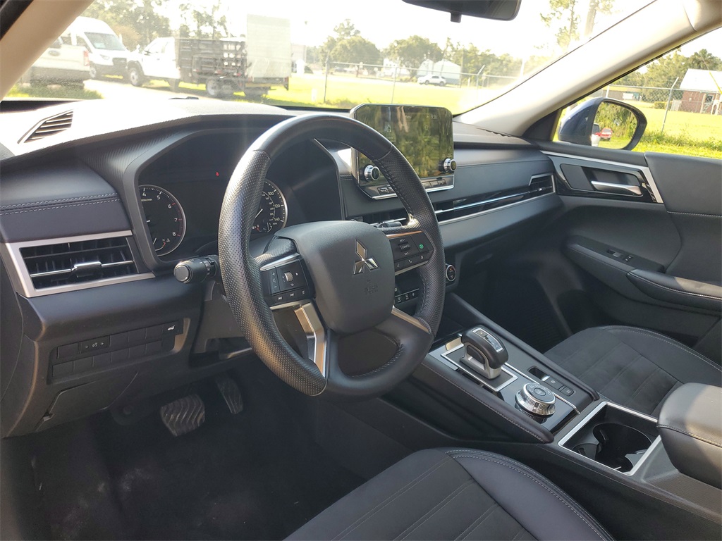 2024 Mitsubishi Outlander SE photo 14