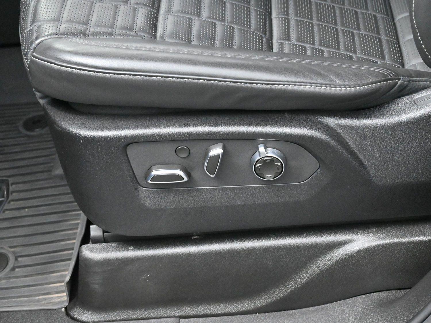 2023 Cadillac Escalade ESV Sport Platinum photo 14