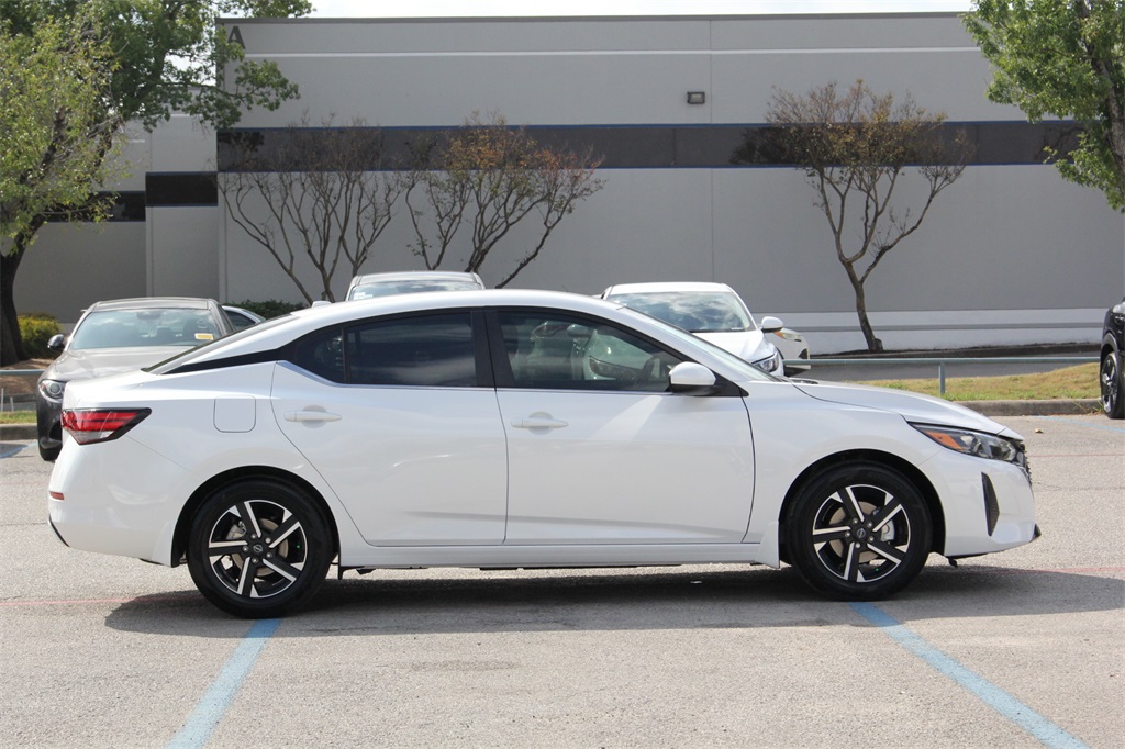 2025 Nissan Sentra SV photo 4