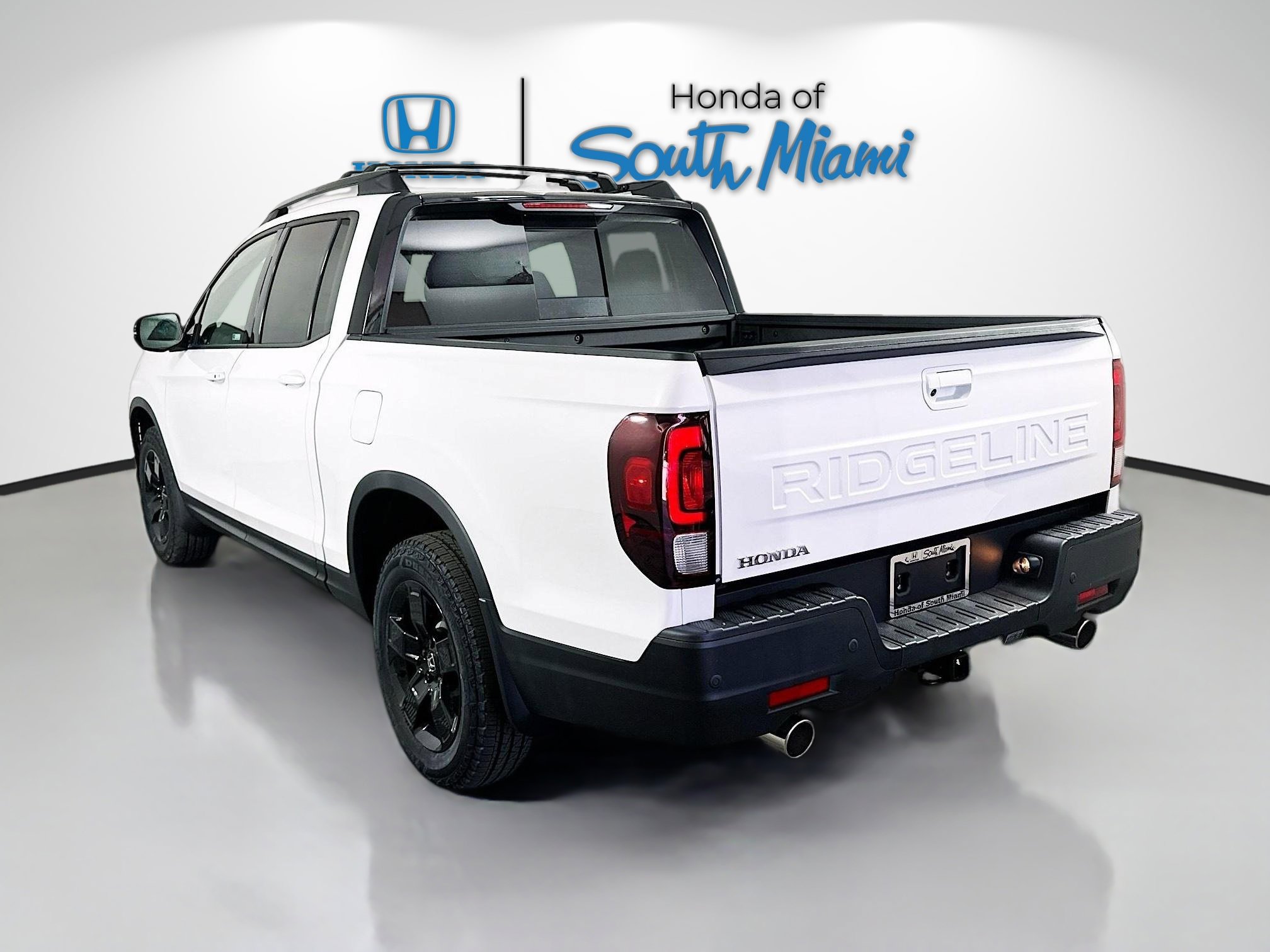 2025 Honda Ridgeline Black Edition photo 4