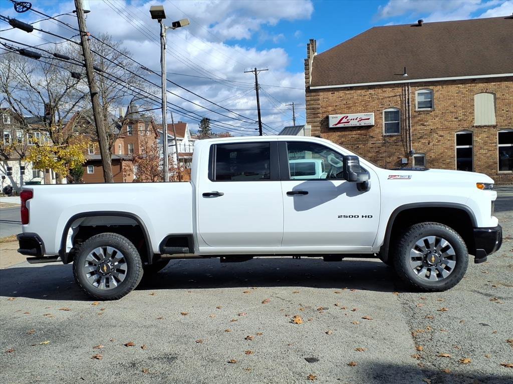 2026 Chevrolet Silverado 2500HD Custom photo 2