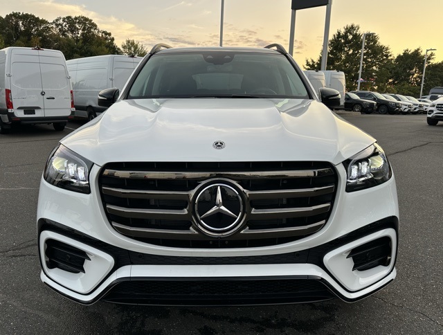2026 Mercedes Benz GLS 450 4MATIC photo 2