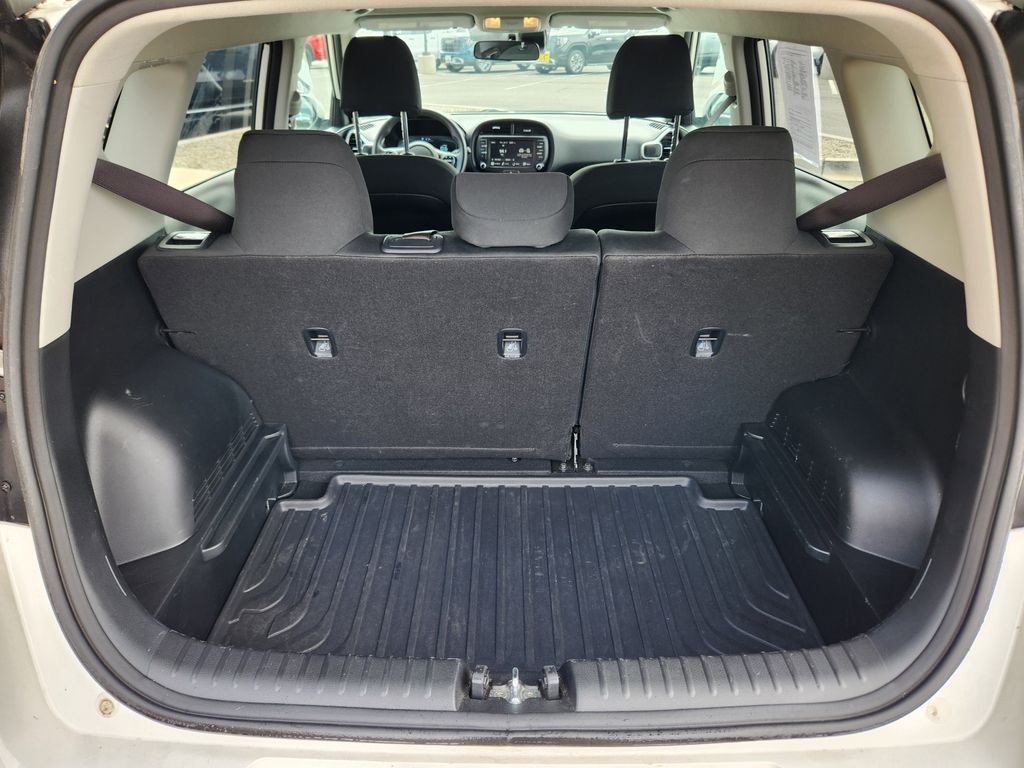 2023 Kia Soul LX photo 19