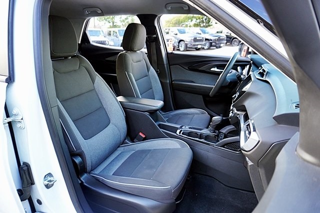 Used 2022 White Chevrolet LT image 11