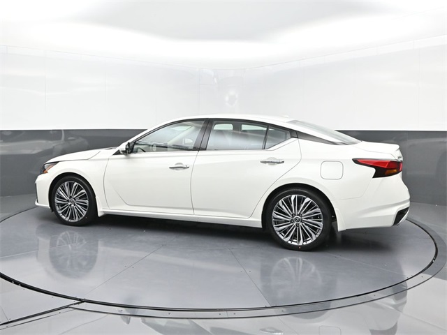 2025 Nissan Altima SL photo 4