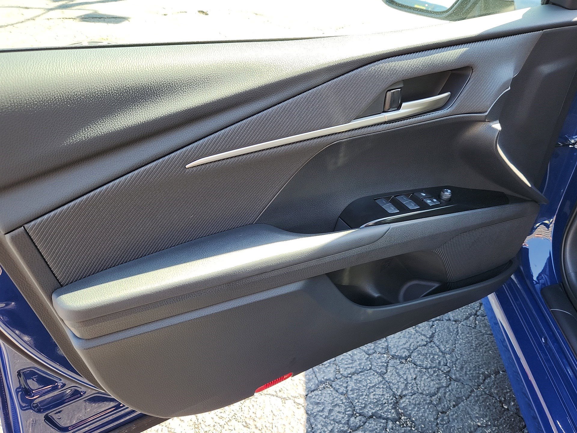 2025 Toyota Camry SE photo 10