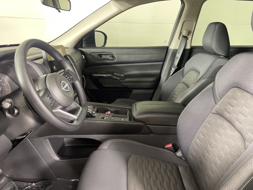 2025 Nissan Pathfinder S photo 19