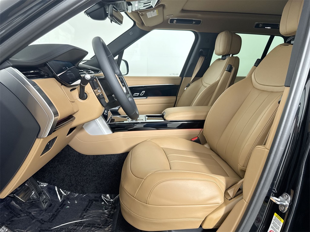 2025 Land Rover Range Rover SE photo 11