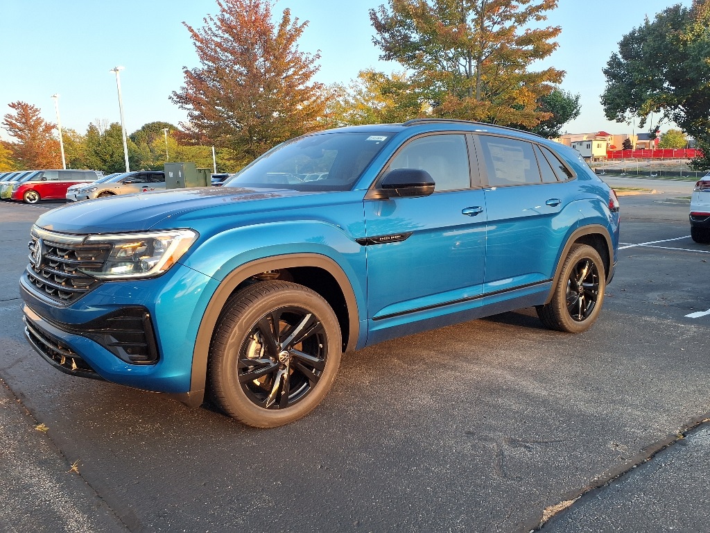 2025 Volkswagen Atlas Cross Sport SEL R-Line photo 3