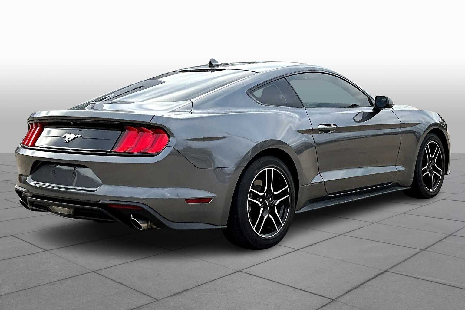 2021 Ford Mustang EcoBoost photo 12