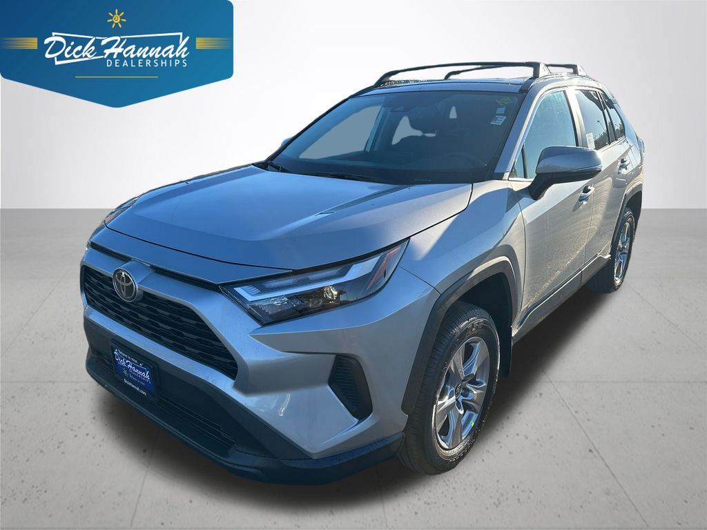 2025 Toyota RAV4 XLE's photo