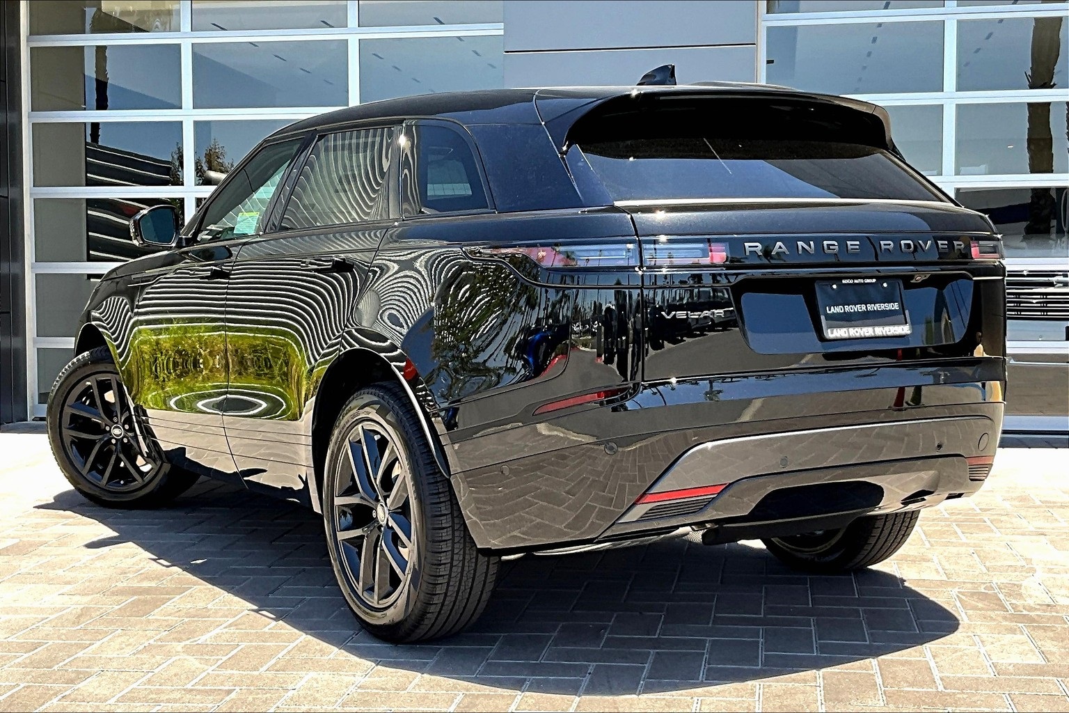 2026 Land Rover Range Rover Velar SE photo 3