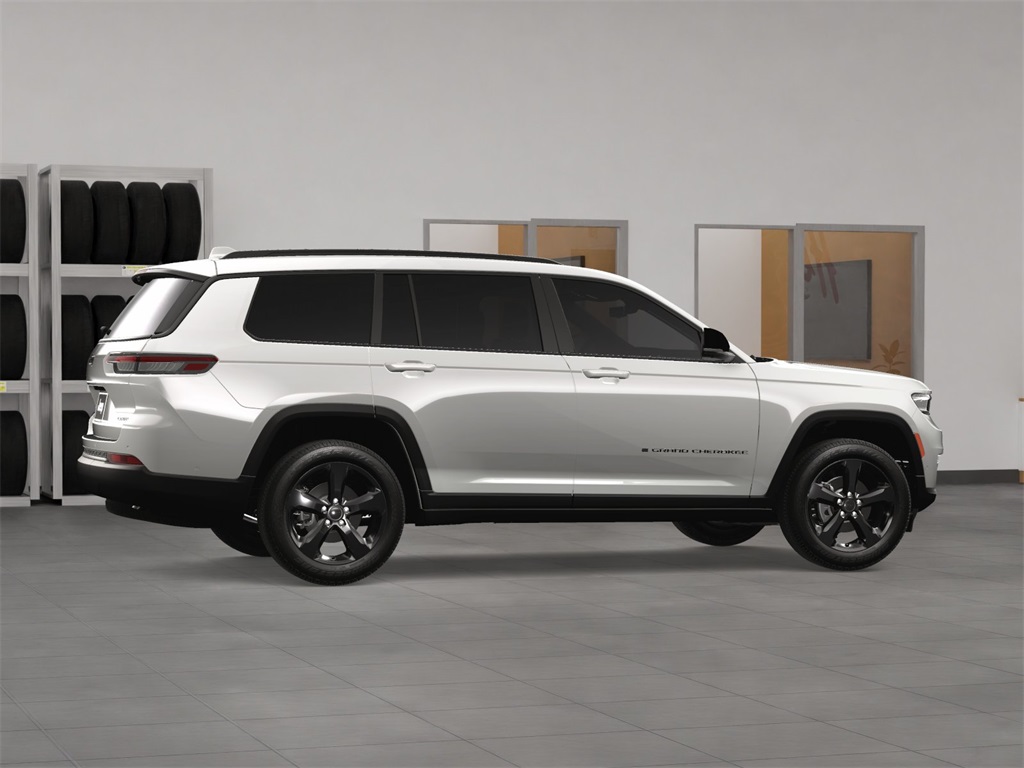 2025 Jeep Grand Cherokee Limited photo 2