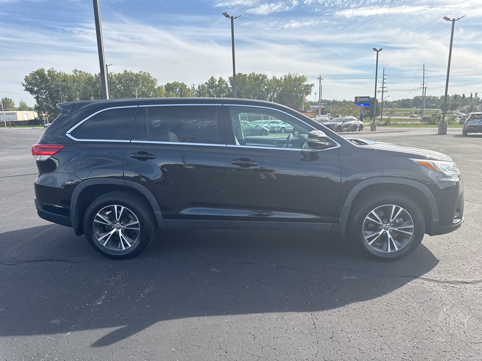 2019 Toyota Highlander LE photo 4