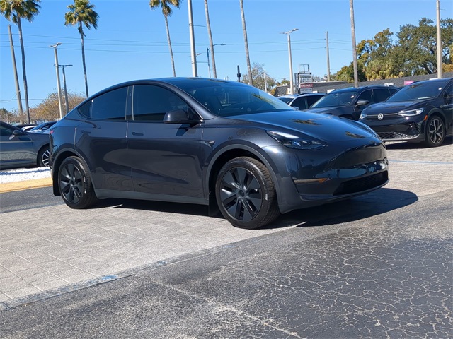 Used 2024 Tesla Model Y Long Range with VIN 7SAYGDED2RF162201 for sale in Kansas City