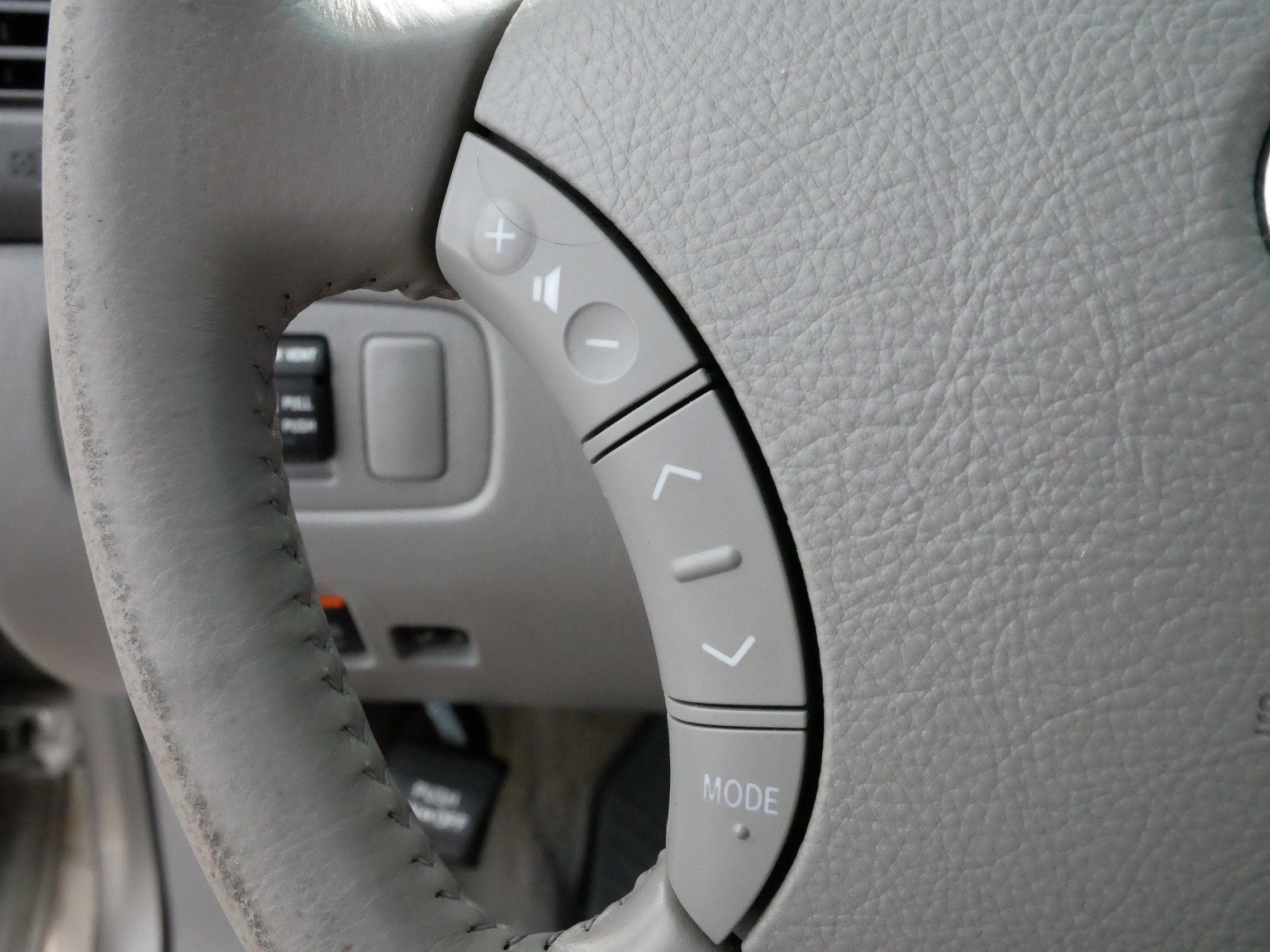 2009 Toyota Sienna XLE photo 24