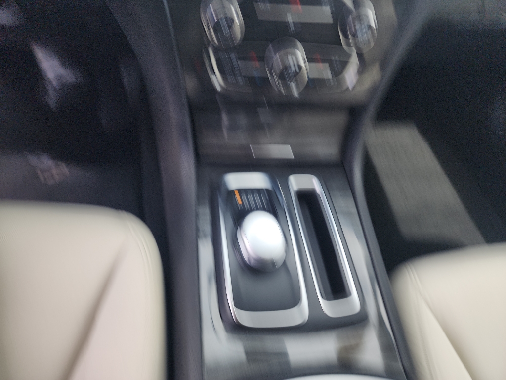 2020 Chrysler 300 Touring photo 21