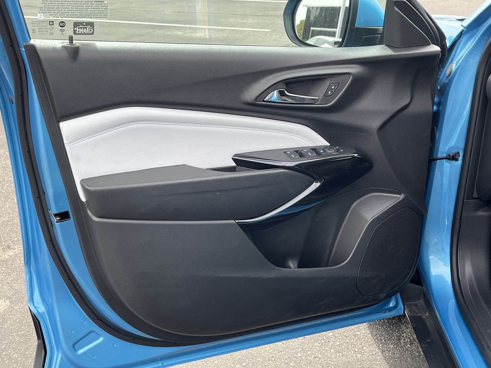 2025 Chevrolet Trax LT photo 12
